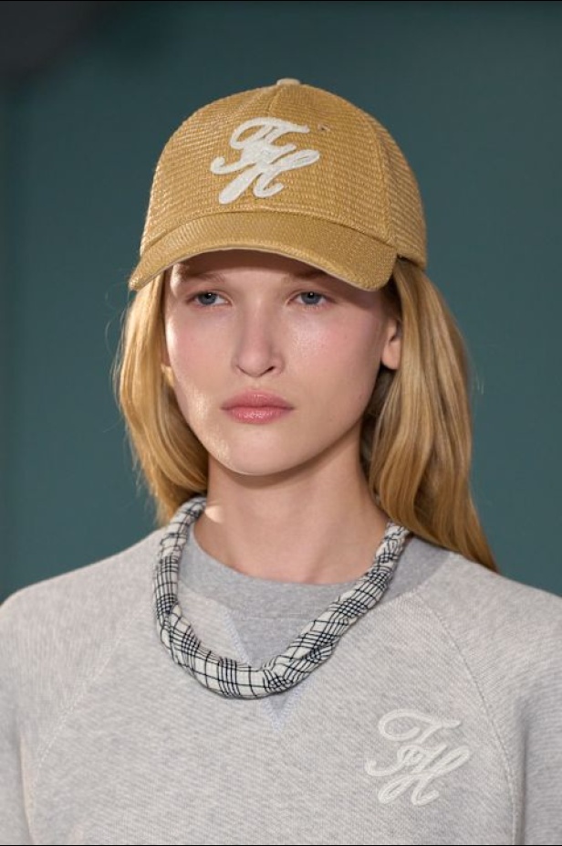 مجموعة Tommy Hilfiger لربيع وصيف 2025