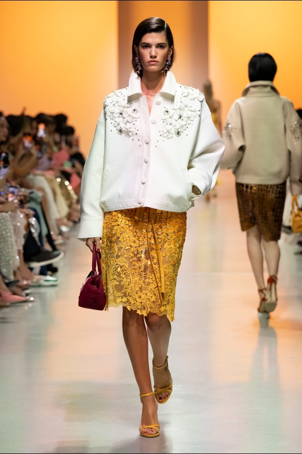 دار جورج حبيقة تكتب فصلًا ابداعيًا جديدًا في باريس مع مجموعة ربيع 2025 للأزياء الجاهزة