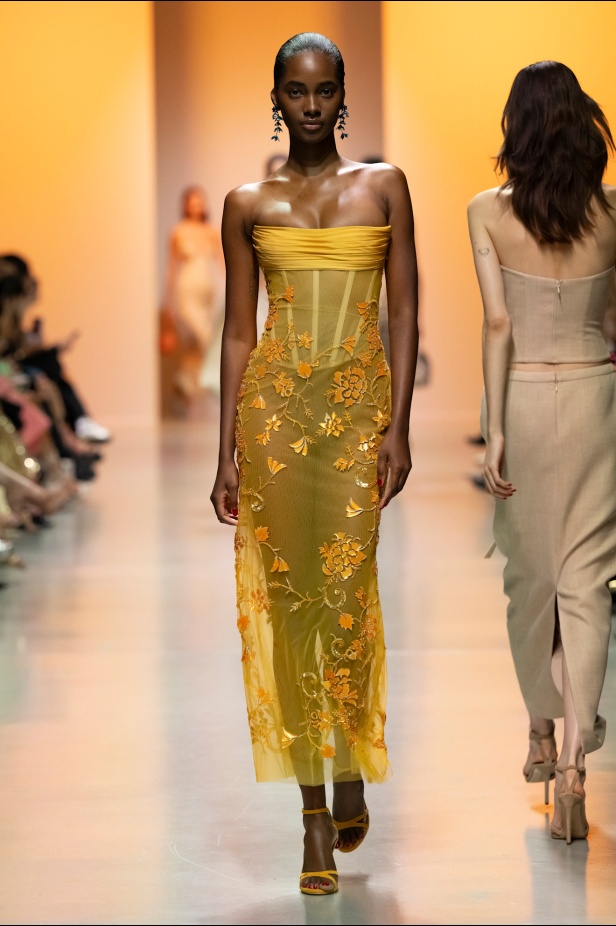 دار جورج حبيقة تكتب فصلًا ابداعيًا جديدًا في باريس مع مجموعة ربيع 2025 للأزياء الجاهزة