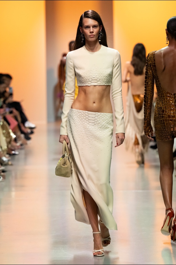 دار جورج حبيقة تكتب فصلًا ابداعيًا جديدًا في باريس مع مجموعة ربيع 2025 للأزياء الجاهزة