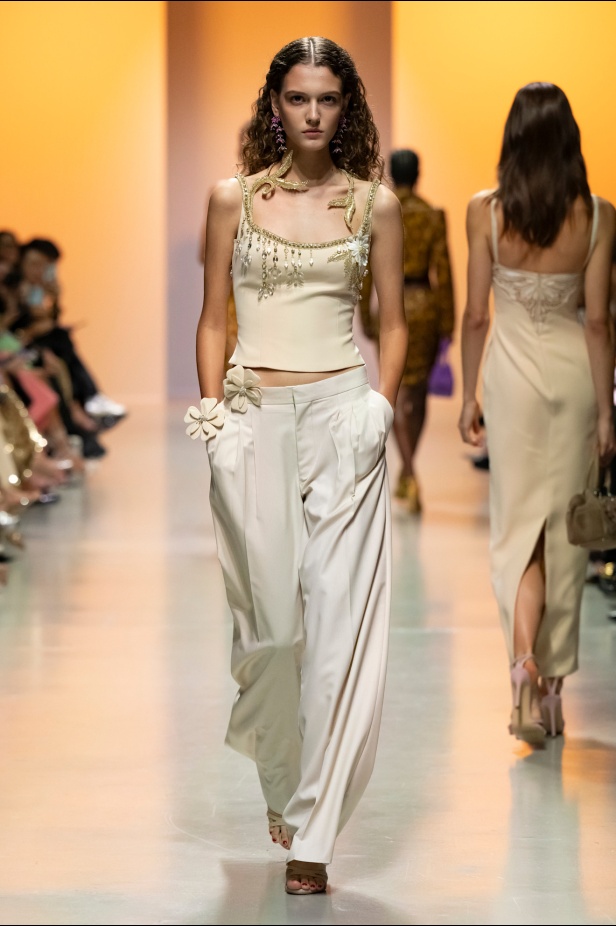 دار جورج حبيقة تكتب فصلًا ابداعيًا جديدًا في باريس مع مجموعة ربيع 2025 للأزياء الجاهزة