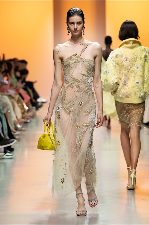 دار جورج حبيقة تكتب فصلًا ابداعيًا جديدًا في باريس مع مجموعة ربيع 2025 للأزياء الجاهزة