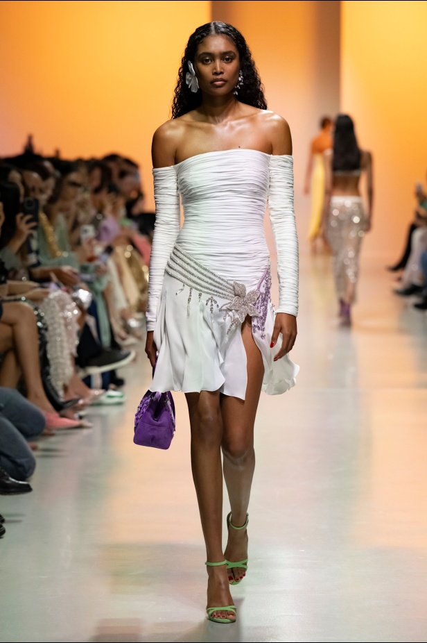 دار جورج حبيقة تكتب فصلًا ابداعيًا جديدًا في باريس مع مجموعة ربيع 2025 للأزياء الجاهزة