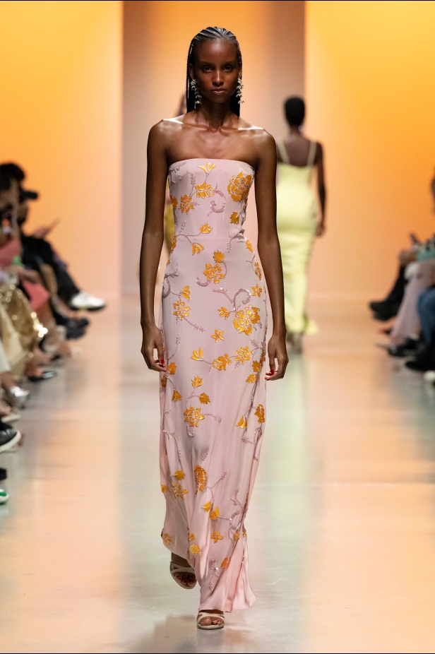 دار جورج حبيقة تكتب فصلًا ابداعيًا جديدًا في باريس مع مجموعة ربيع 2025 للأزياء الجاهزة