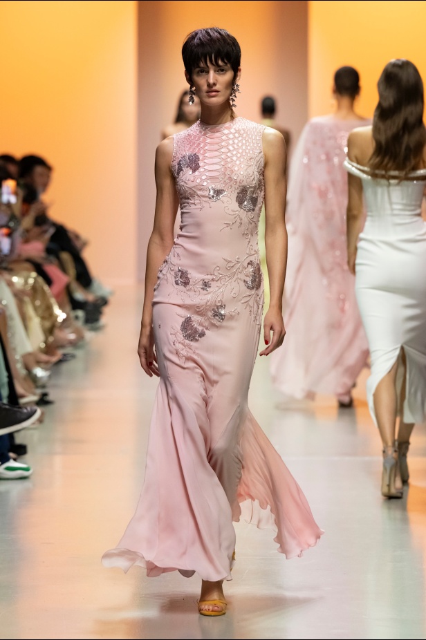 دار جورج حبيقة تكتب فصلًا ابداعيًا جديدًا في باريس مع مجموعة ربيع 2025 للأزياء الجاهزة