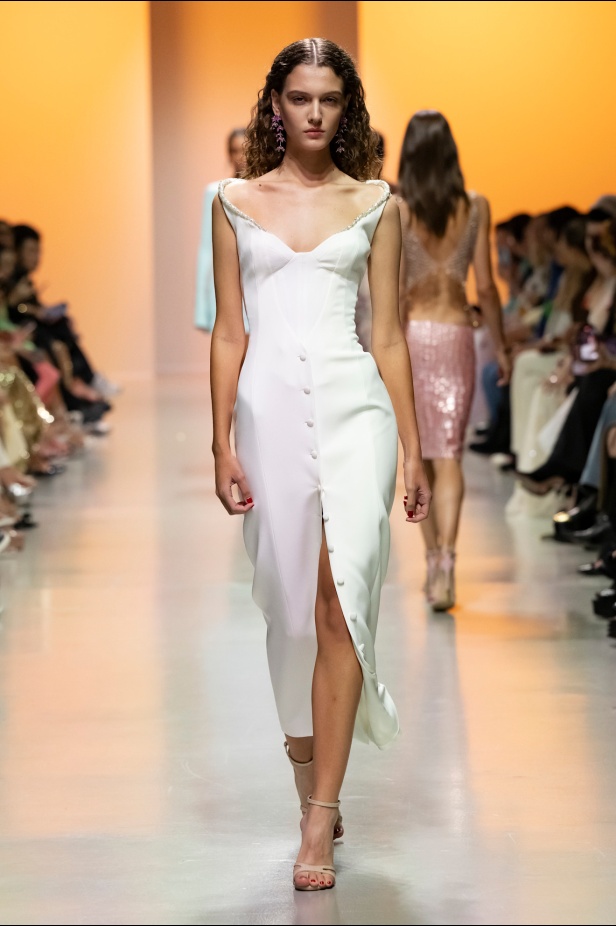 دار جورج حبيقة تكتب فصلًا ابداعيًا جديدًا في باريس مع مجموعة ربيع 2025 للأزياء الجاهزة