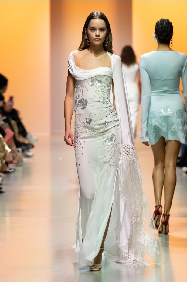 دار جورج حبيقة تكتب فصلًا ابداعيًا جديدًا في باريس مع مجموعة ربيع 2025 للأزياء الجاهزة