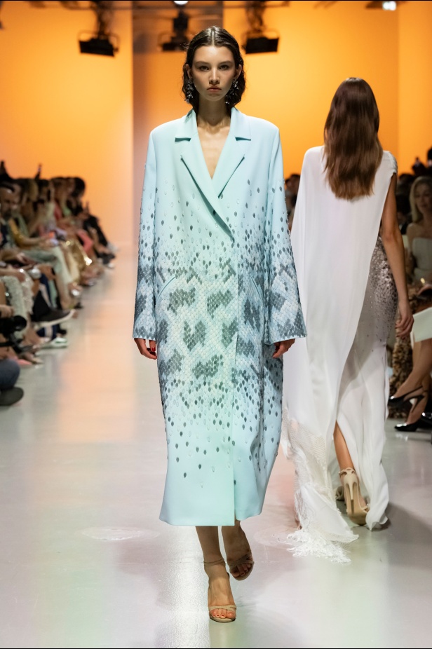 دار جورج حبيقة تكتب فصلًا ابداعيًا جديدًا في باريس مع مجموعة ربيع 2025 للأزياء الجاهزة