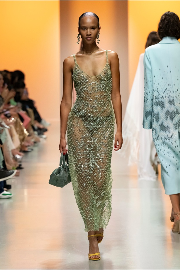 دار جورج حبيقة تكتب فصلًا ابداعيًا جديدًا في باريس مع مجموعة ربيع 2025 للأزياء الجاهزة