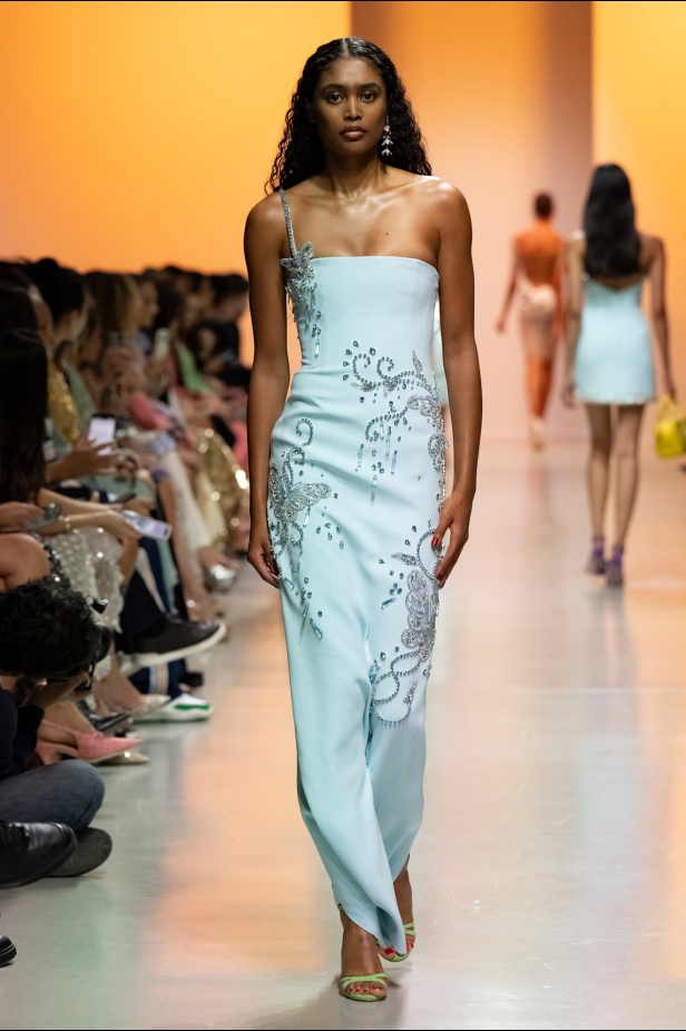 دار جورج حبيقة تكتب فصلًا ابداعيًا جديدًا في باريس مع مجموعة ربيع 2025 للأزياء الجاهزة