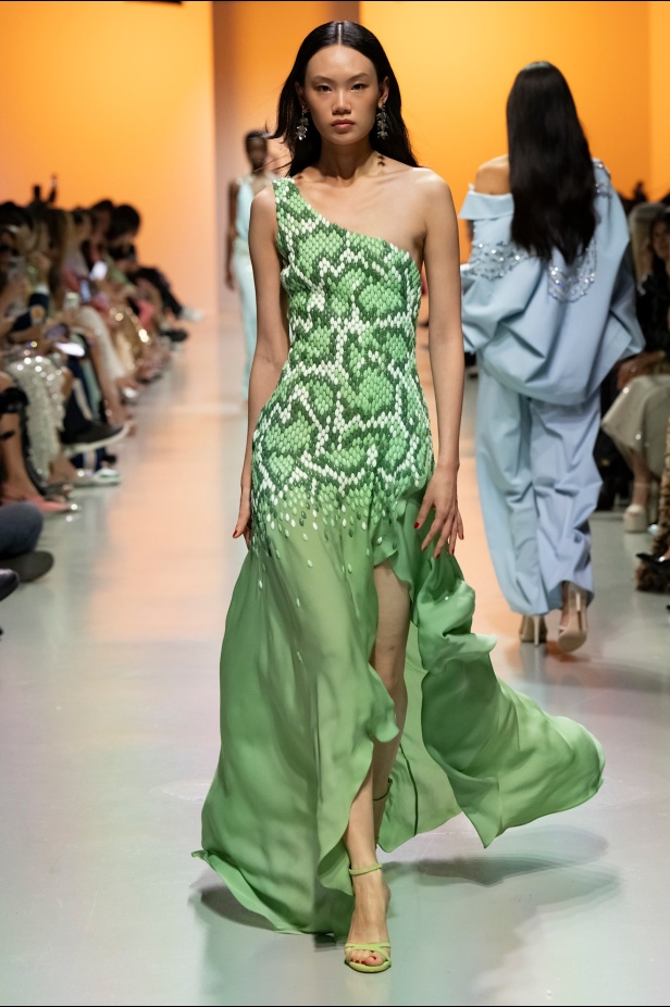 دار جورج حبيقة تكتب فصلًا ابداعيًا جديدًا في باريس مع مجموعة ربيع 2025 للأزياء الجاهزة