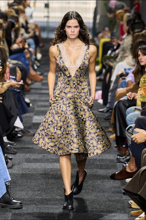 مجموعة JW Anderson مرحة وقريبة من الواقعية