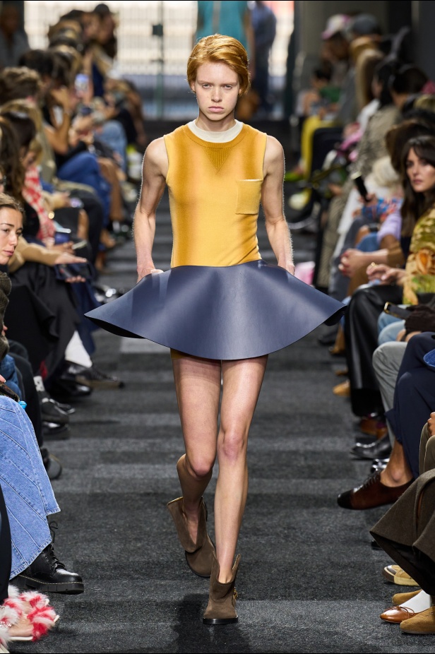 مجموعة JW Anderson مرحة وقريبة من الواقعية