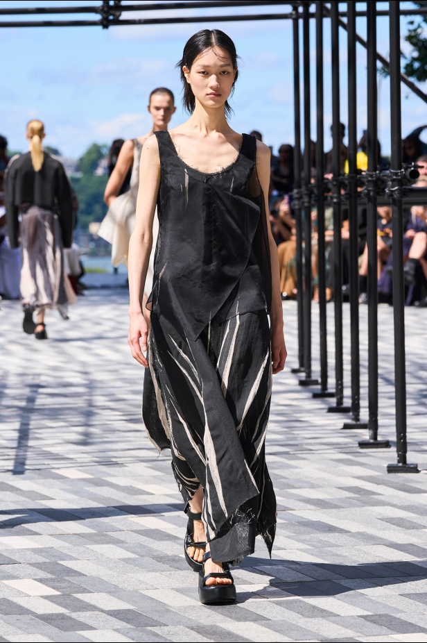 مجموعة Jason Wu لربيع 2025