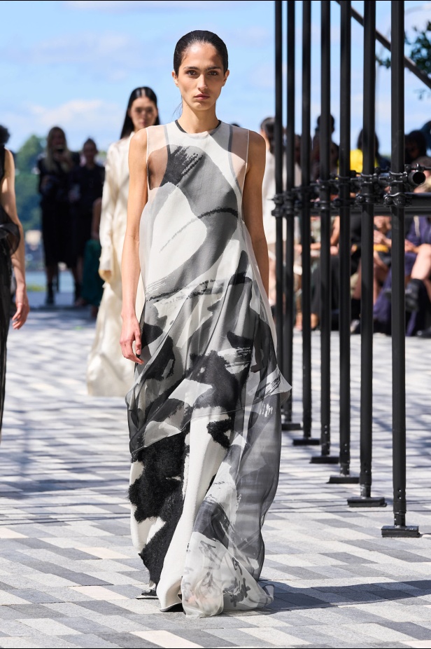 مجموعة Jason Wu لربيع 2025