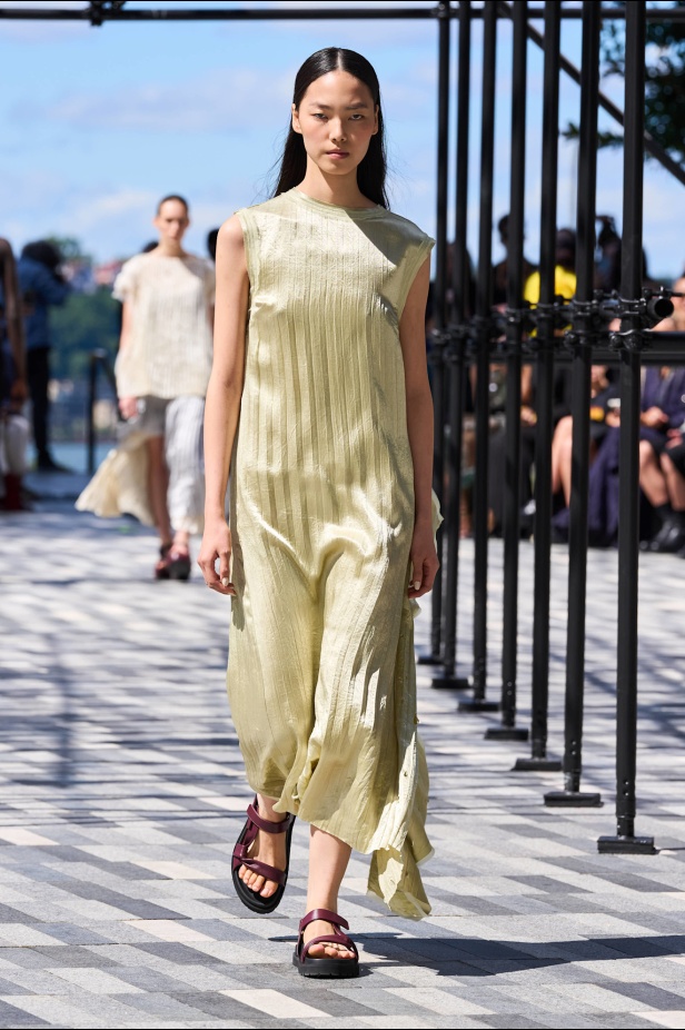 مجموعة Jason Wu لربيع 2025