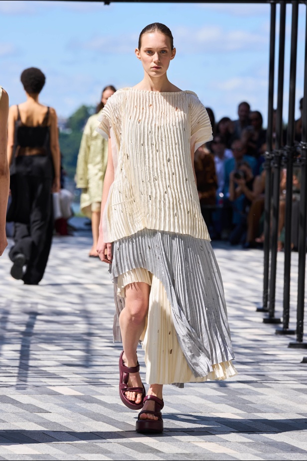 مجموعة Jason Wu لربيع 2025