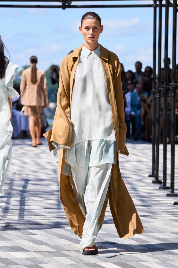 مجموعة Jason Wu لربيع 2025