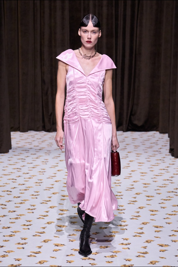 مجموعة Jil Sander ربيع و صيف 2025 للملابس الجاهزة