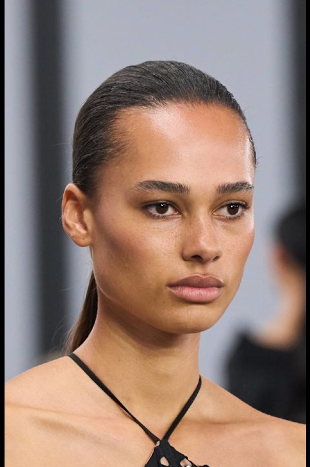 مجموعة مايكل كورس لربيع 2025