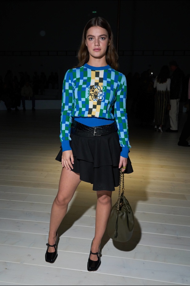 مجموعة Loewe تعريف للأناقة الكامنة في الاختزال 