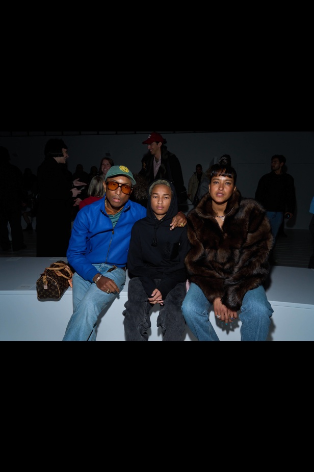 مجموعة Loewe تعريف للأناقة الكامنة في الاختزال 