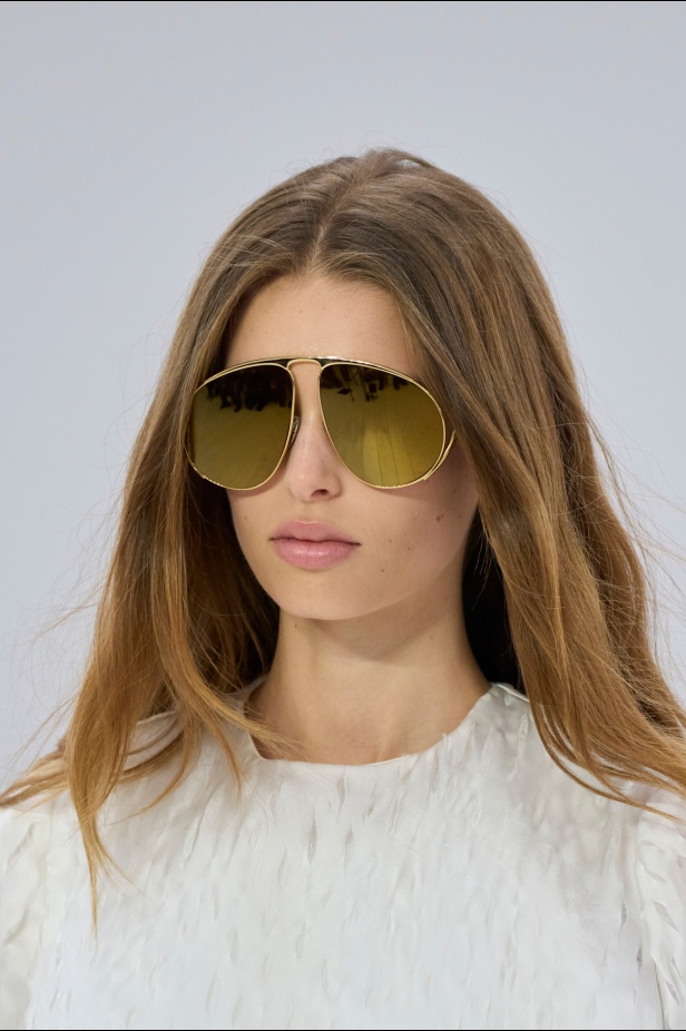 مجموعة Loewe تعريف للأناقة الكامنة في الاختزال 