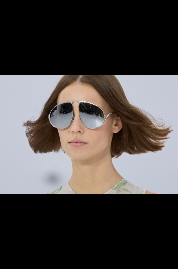 مجموعة Loewe تعريف للأناقة الكامنة في الاختزال 