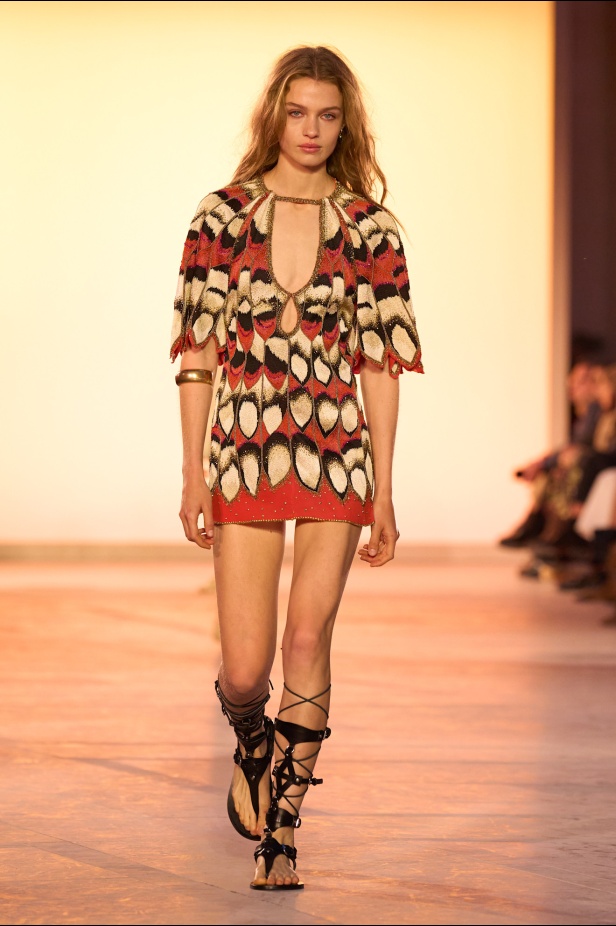 مجموعة Isabel Marant لربيع وصيف 2025 تحتضن الأسلوب البوهيمي 