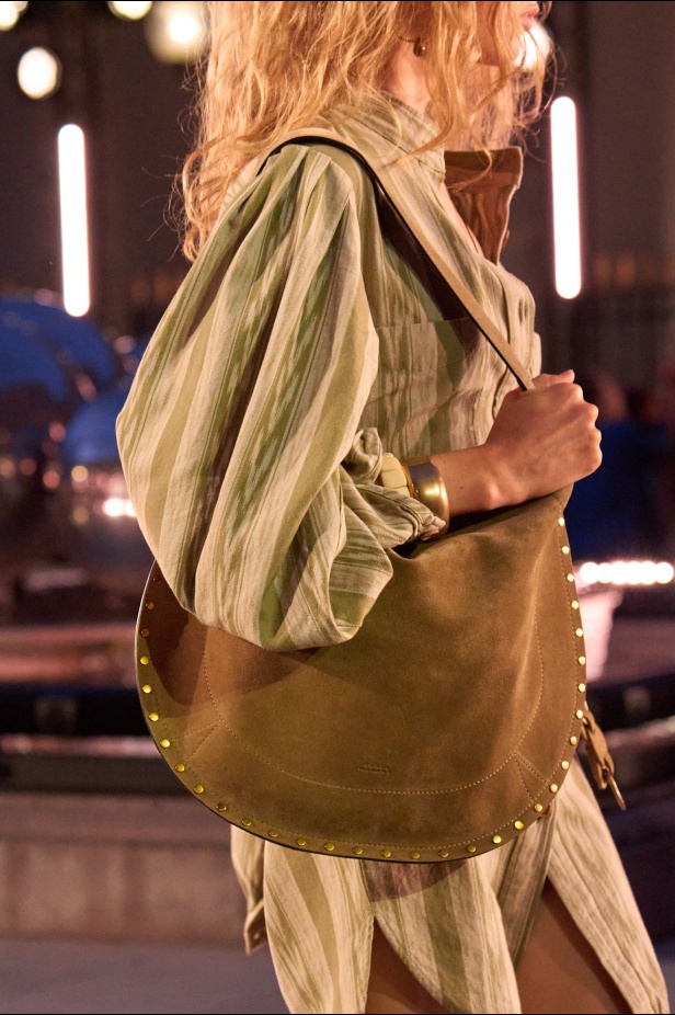مجموعة Isabel Marant لربيع وصيف 2025 تحتضن الأسلوب البوهيمي 