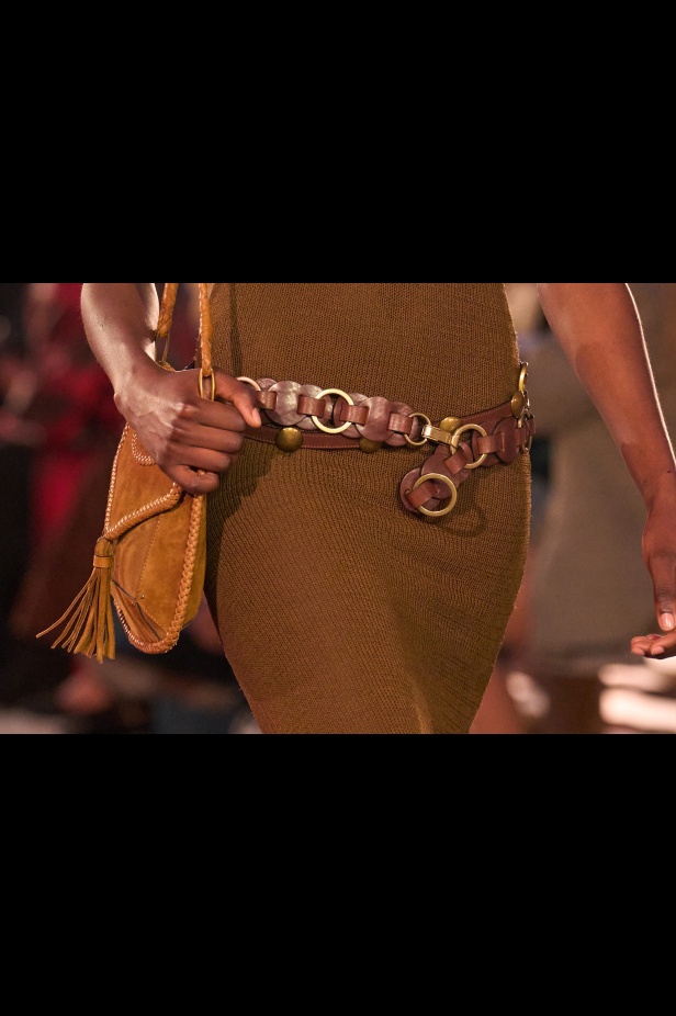 مجموعة Isabel Marant لربيع وصيف 2025 تحتضن الأسلوب البوهيمي 