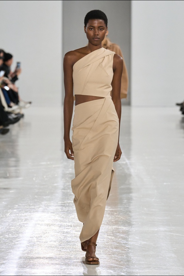 مجموعة ماكس مارا تجمع بين العلم والخيال