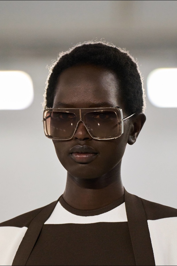 مجموعة ماكس مارا تجمع بين العلم والخيال