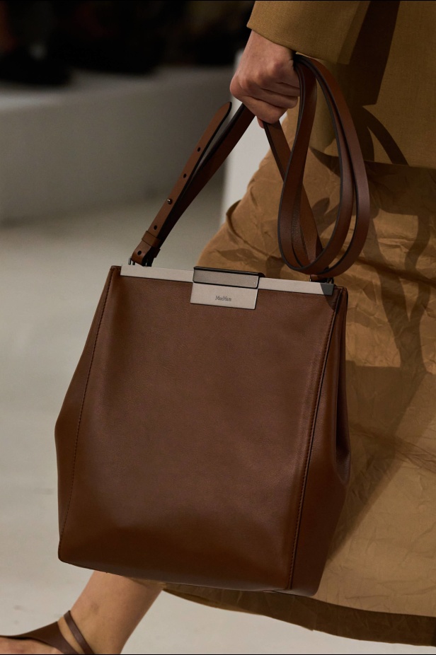 مجموعة ماكس مارا تجمع بين العلم والخيال