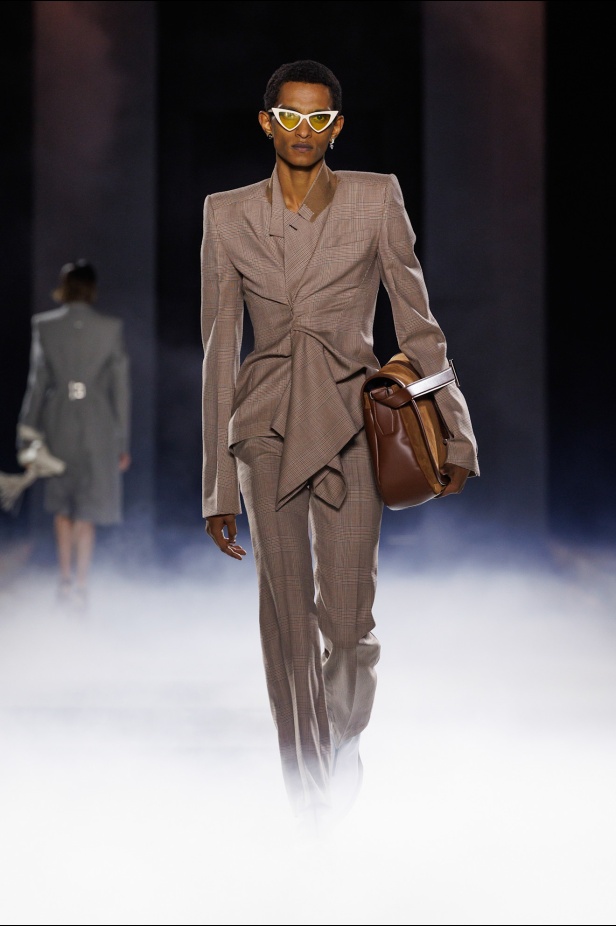 مجموعة Alexander McQueen لربيع وصيف 2024-2025