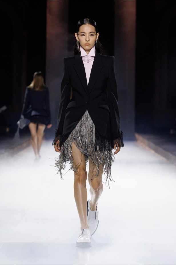 مجموعة Alexander McQueen لربيع وصيف 2024-2025