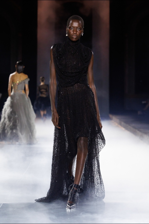 مجموعة Alexander McQueen لربيع وصيف 2024-2025