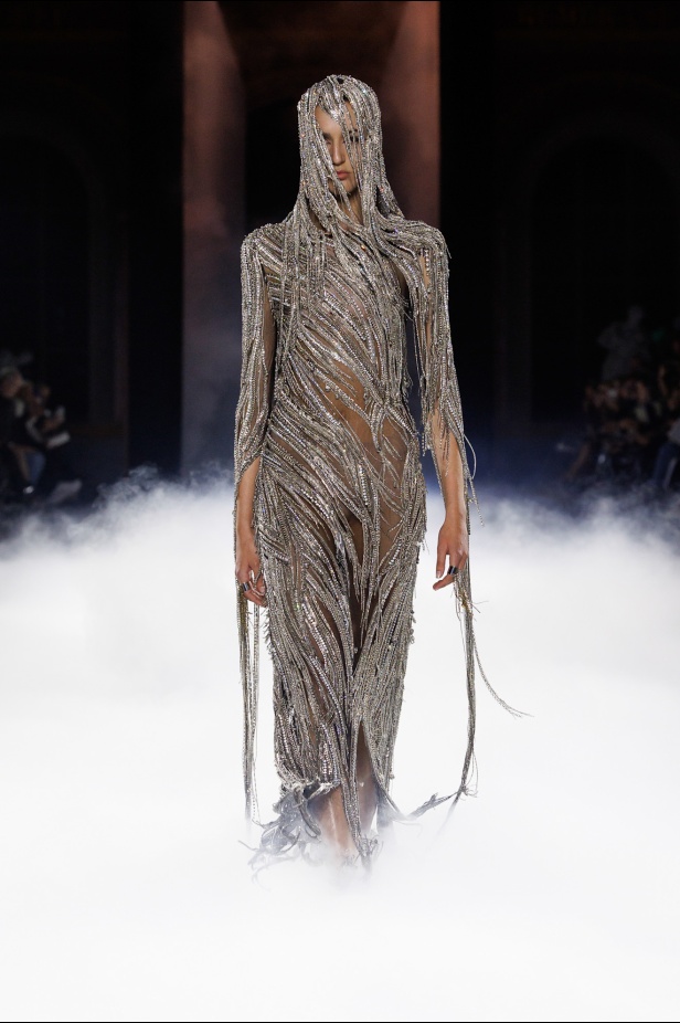 مجموعة Alexander McQueen لربيع وصيف 2024-2025