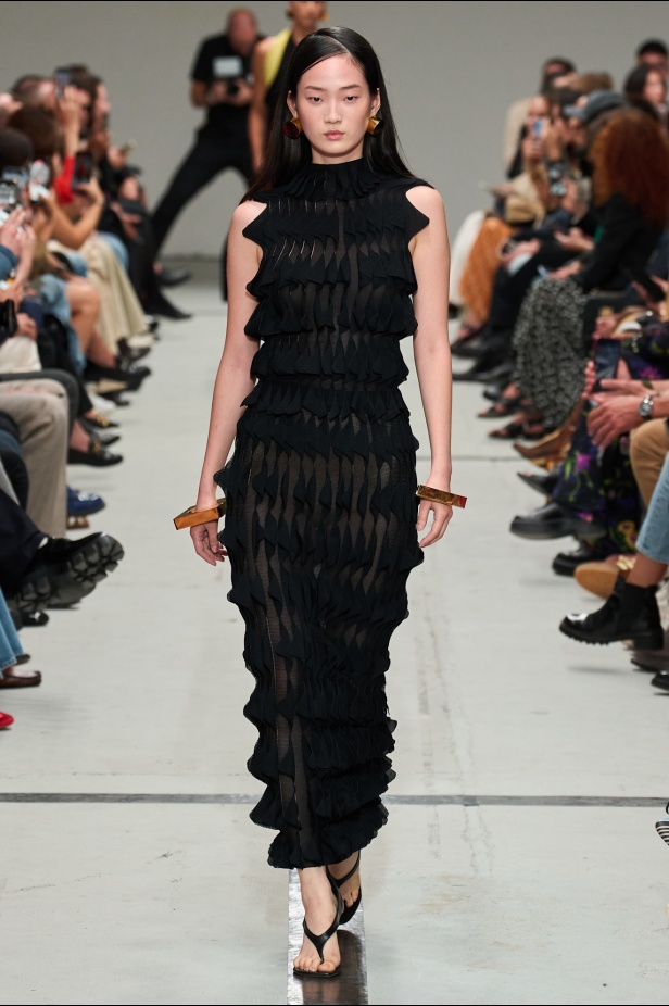 مجموعة Missoni لربيع وصيف 2025 في ميلانو.