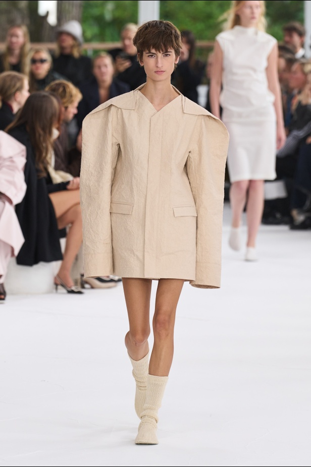 مجموعة Issey Miyake ربيع و صيف 2025