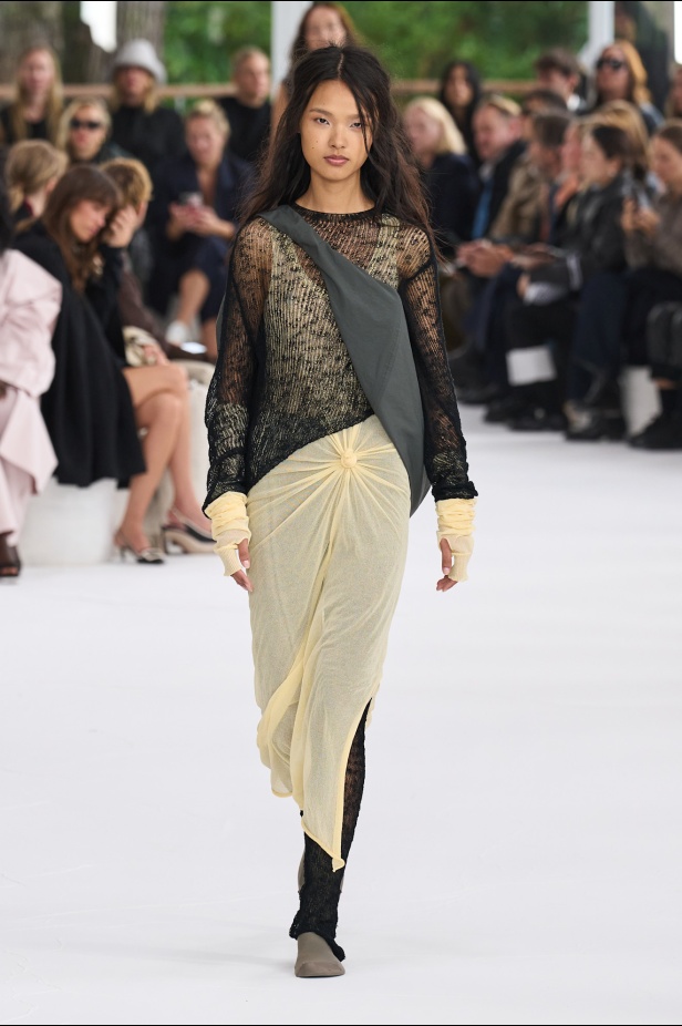 مجموعة Issey Miyake ربيع و صيف 2025