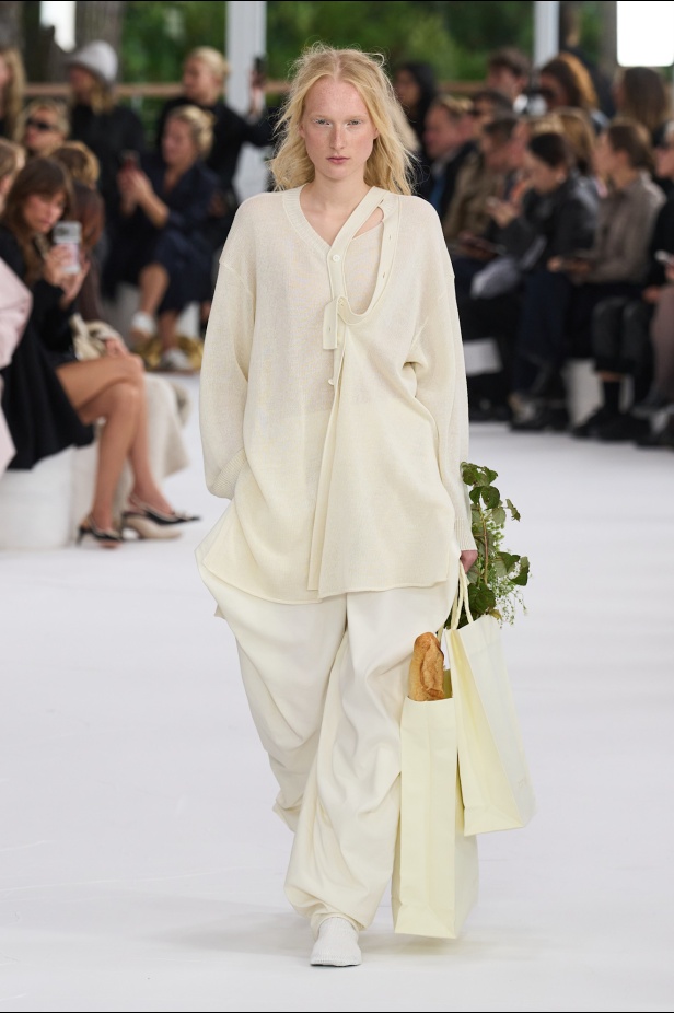 مجموعة Issey Miyake ربيع و صيف 2025