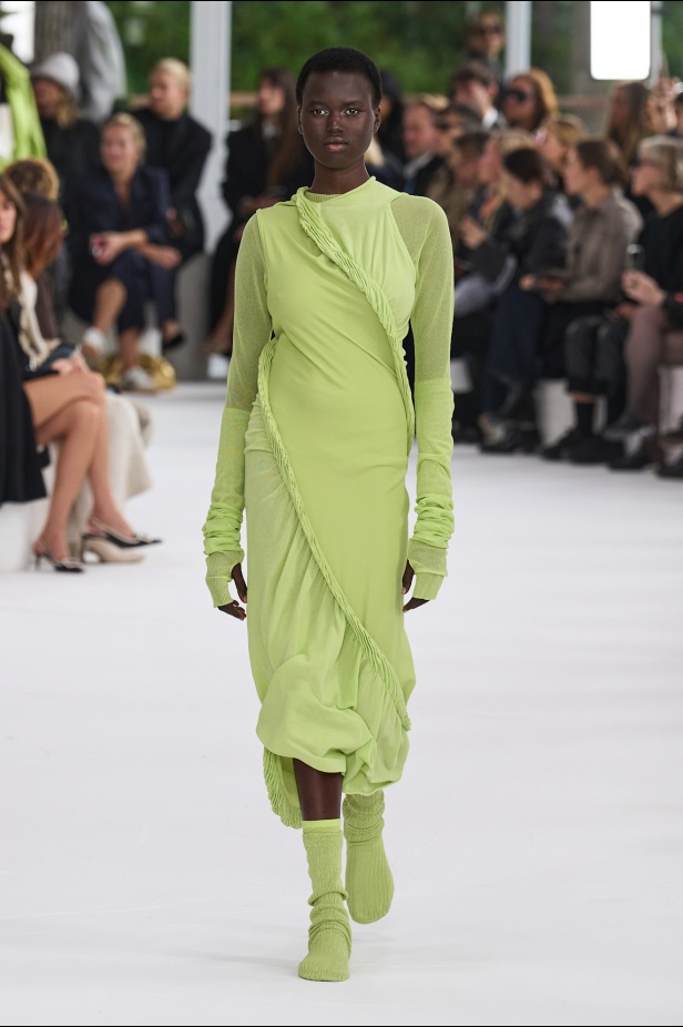 مجموعة Issey Miyake ربيع و صيف 2025