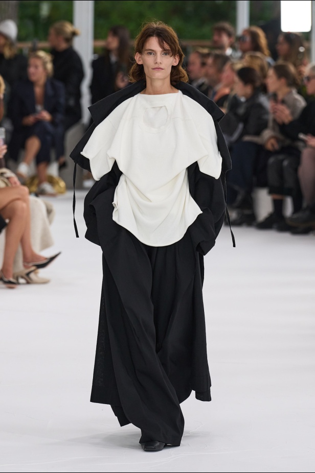 مجموعة Issey Miyake ربيع و صيف 2025