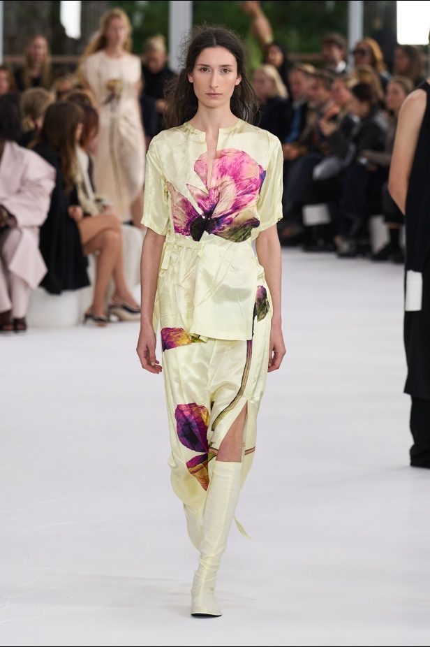 مجموعة Issey Miyake ربيع و صيف 2025