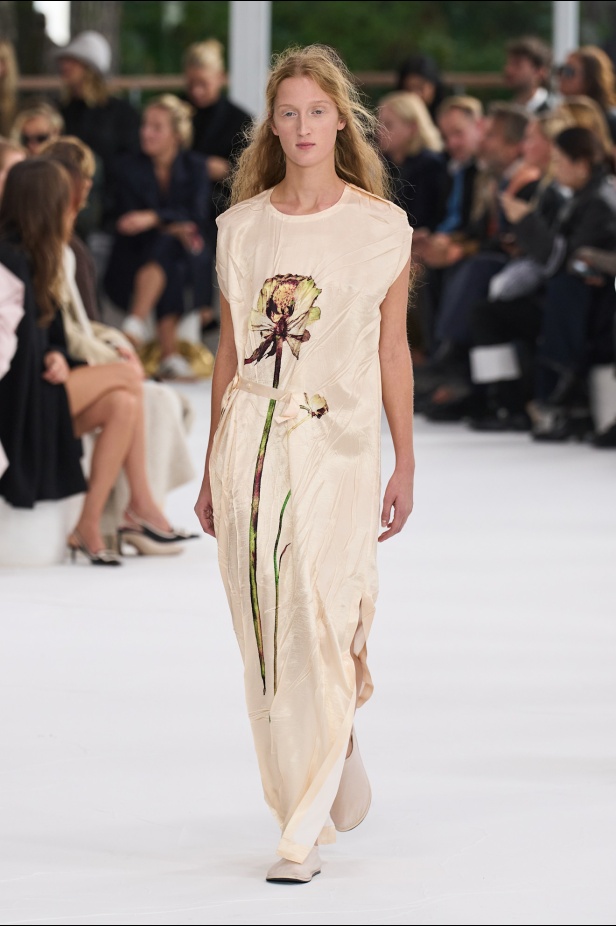 مجموعة Issey Miyake ربيع و صيف 2025