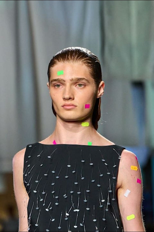 مجموعة Moschino لربيع وصيف 2025