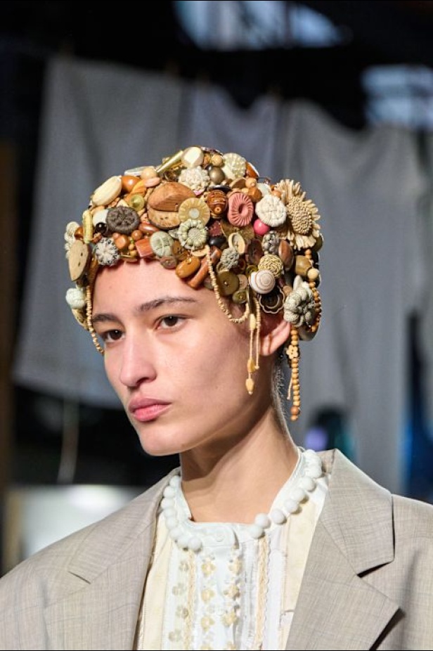 مجموعة Moschino لربيع وصيف 2025