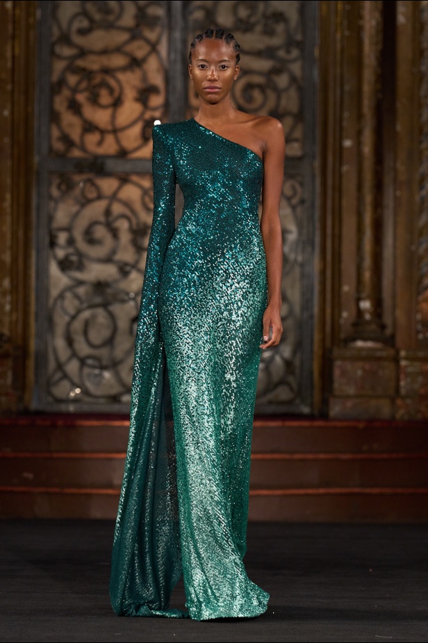 نعيم خان لمسات من الفخامة الكلاسيكية في أسبوع الموضة في نيويوك