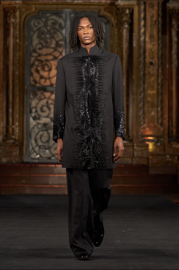 نعيم خان لمسات من الفخامة الكلاسيكية في أسبوع الموضة في نيويوك